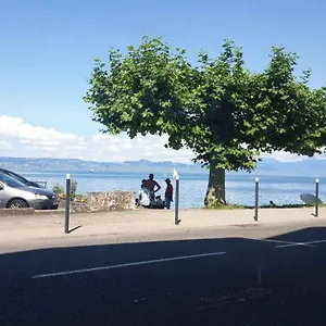 https://superbe-studio-en-bord-du-lac.hotels-rhonealpes.com