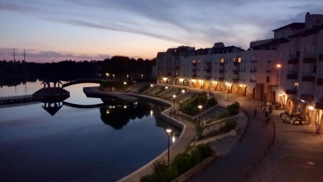 Vue Exceptionnelle Sur Le Lac Creteil France